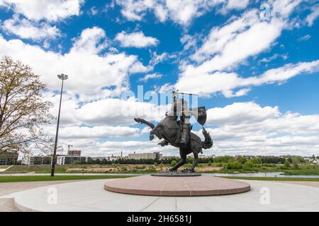 KAUNAS, LITAUEN, 08. MAI 2019: Skulptur 'Freiheitskrieger' in Kaunas'. Stockfoto