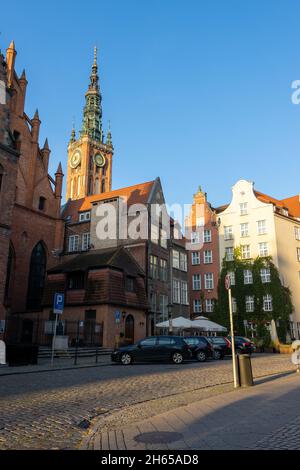 DANZIG, POLEN - 08. Okt 2021: Ein Blick auf die Architektur der Altstadt von Danzig, Polen Stockfoto
