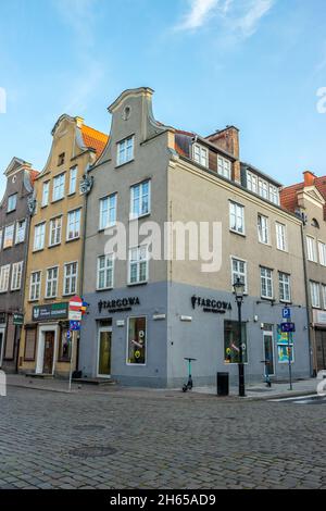 DANZIG, POLEN - 08. Okt 2021: Ein Blick auf die Architektur der Altstadt von Danzig, Polen Stockfoto
