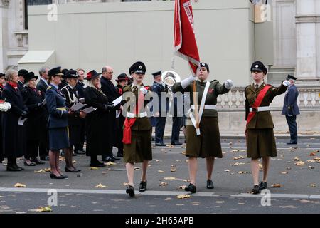 London, Großbritannien. November 2021. Gedenkparade der Kriegswitwe-Vereinigung 2021 im Cenotaph. Kredit: Matthew Chattle/Alamy Live Nachrichten Stockfoto