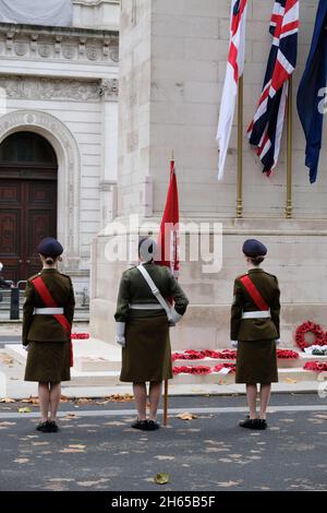 London, Großbritannien. November 2021. Gedenkparade der Kriegswitwe-Vereinigung 2021 im Cenotaph. Kredit: Matthew Chattle/Alamy Live Nachrichten Stockfoto