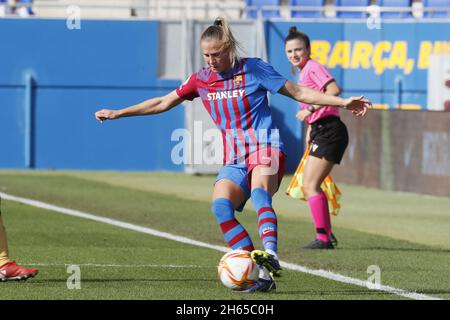 Barcelona, Spanien. November 2021. Barcelona, Spanien, 13. November 2021: Ana-Maria Crnogorcevic (18 Barcelona) beim Primera Iberdrola-Spiel zwischen Barcelona und Levante im Johan Cruyff-Stadion in Sant Joan Despi, Barcelona, Spanien. Rafa Huerta/SPP Credit: SPP Sport Press Photo. /Alamy Live News Stockfoto