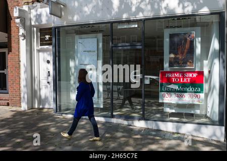 Im Wohlstandsgebiet von Hampstead High Street, Hampstead, London, Großbritannien, können Sie einkaufen und vermieten. 11 Mai 2009 Stockfoto