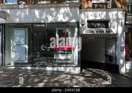 Im Wohlstandsgebiet von Hampstead High Street, Hampstead, London, Großbritannien, können Sie einkaufen und vermieten. 11 Mai 2009 Stockfoto