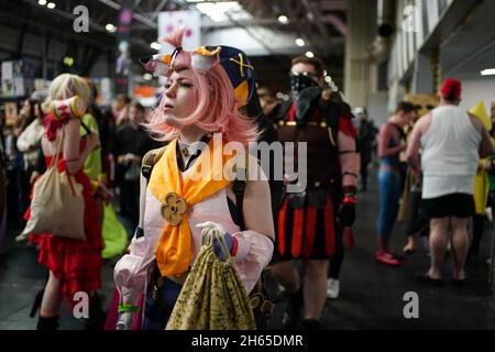 Cosplayer während der MCM Comic Con im NEC in Birmingham. Bilddatum: Samstag, 13. November 2021. Stockfoto