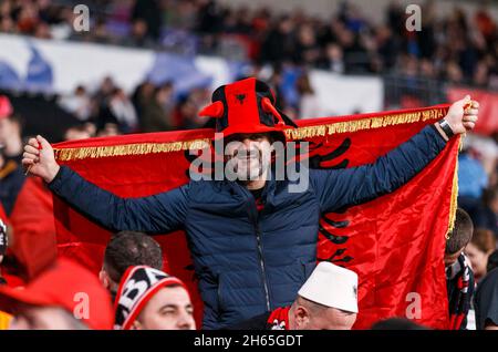 London, Großbritannien. November 2021. Albanien-Fans vor dem Spiel der FIFA Fußball-Weltmeisterschaft 2022 Qualifying Group I zwischen England und Albanien im Wembley-Stadion am 12. November 2021 in London, England. (Foto von Daniel Chesterton/phcimages.com) Quelle: PHC Images/Alamy Live News Stockfoto