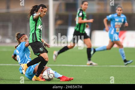 Neapel, Italien. November 2021. Francesco Zavarese (6) Napoli Femminile während der italienischen Fußball-Liga Ein Frauen-2021/2022-Spiel zwischen Napoli Femminile und US Sassuolo Calcio Femminile im Stadion Giuseppe Piccolo Credit: Live Media Publishing Group/Alamy Live News Stockfoto