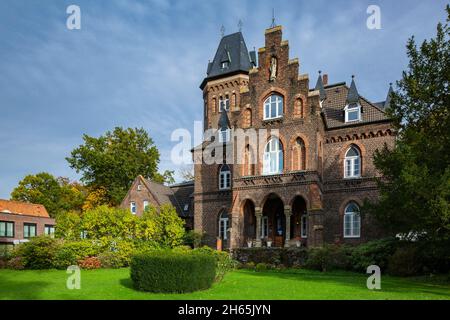 Deutschland, Monheim am Rhein, Rhein, Bergisches Land, Niederbergisches Land, Niederberg, Rheinland, Nordrhein-Westfalen, NRW, Marienburg Monheim, Landhaus, Lodge, Backsteingebäude, Neo-Gothic, Veranstaltungsgebäude, Konferenzzentrum, Kongresszentrum Stockfoto