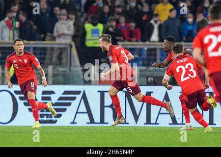 Stadio Olimpico, Rom, Italien. November 2021. WM 2022 Qualifikationsfußball, Italien gegen die Schweiz: Silvan Widmer aus der Schweiz feiert nach dem Tor 0-1 in der 11. Minute Credit: Action Plus Sports/Alamy Live News Stockfoto