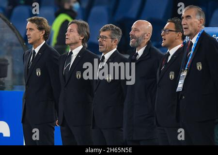 Stadio Olimpico, Rom, Italien. November 2021. WM 2022 Qualifikationsfußball, Italien gegen die Schweiz: Roberto Mancini Trainer aus Italien, Gabriele Oriali Teamchef und Alberico Evani Assistenzcoach aus Italien und Gianluca Vialli Delegationsleiter italien Kredit: Action Plus Sports/Alamy Live News Stockfoto