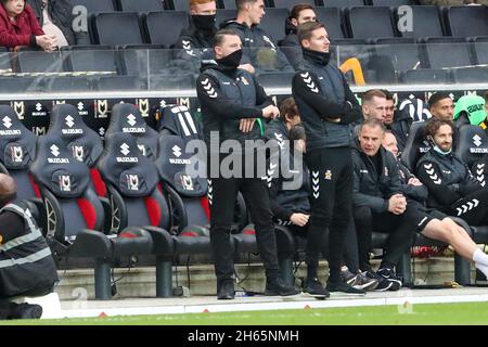 MILTON KEYNES, GROSSBRITANNIEN. 13. NOVEMBER Cambridge United's Manager Mark Bonner während der ersten Hälfte des Sky Bet League 1 Spiels zwischen MK Dons und Cambridge United im Stadium MK, Milton Keynes am Samstag, 13. November 2021. (Kredit: John Cripps | MI Nachrichten) Kredit: MI Nachrichten & Sport /Alamy Live Nachrichten Stockfoto