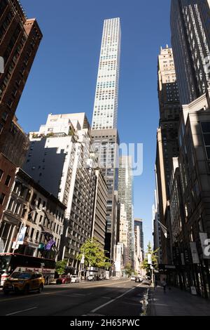 NEW YORK, USA - 23. Sep. 2017: 432 Park Avenue und Blick auf die Wolkenkratzer von Manhattan Stockfoto