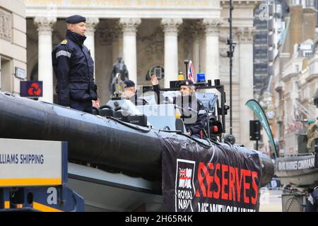 London, Großbritannien, 13. November 2021. Nachdem die Veranstaltung 2020 aufgrund von Covid abgesagt wurde, gingen 800 Jahre Prunk in die berühmtesten Straßen der City of London. Die farbenfrohe und abwechslungsreiche 3 Meilen lange Prozession begann am Mansion House, vorbei an Cornhill, und um die Ernennung des 693. Oberbürgermeisters von London zu begrüßen, ging es zu den Royal Courts of Justice. Monica Wells/Alamy Live News Stockfoto