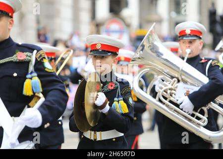 London, Großbritannien, 13. November 2021. Nachdem die Veranstaltung 2020 aufgrund von Covid abgesagt wurde, gingen 800 Jahre Prunk in die berühmtesten Straßen der City of London. Die farbenfrohe und abwechslungsreiche 3 Meilen lange Prozession begann am Mansion House, vorbei an Cornhill, und um die Ernennung des 693. Oberbürgermeisters von London zu begrüßen, ging es zu den Royal Courts of Justice. Monica Wells/Alamy Live News Stockfoto