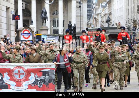 London, Großbritannien, 13. November 2021. Nachdem die Veranstaltung 2020 aufgrund von Covid abgesagt wurde, gingen 800 Jahre Prunk in die berühmtesten Straßen der City of London. Die farbenfrohe und abwechslungsreiche 3 Meilen lange Prozession begann am Mansion House, vorbei an Cornhill, und um die Ernennung des 693. Oberbürgermeisters von London zu begrüßen, ging es zu den Royal Courts of Justice. Monica Wells/Alamy Live News Stockfoto