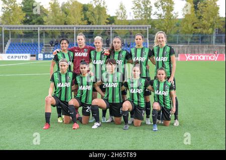 Neapel, Italien. November 2021. U.S. Sassuolo Women während der italienischen Fußballseria Ein Frauen-2021/2022-Spiel zwischen Napoli Femminile und U.S. Sassuolo Women am 13. November 2021 im Stadion Giuseppe Piccolo in Cercola Italien Credit: Independent Photo Agency/Alamy Live News Stockfoto