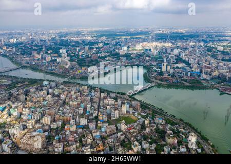 Luftaufnahme von Hatirjheel und seiner angrenzenden. Dhaka, Bangladesch. Stockfoto