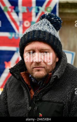 London, Großbritannien. November 2021. Richard Ratcliffe hielt sein Versprechen an seine Frau Nazanin Zaghari-Ratcliffe und beendete seinen Hungerstreik nach 21 Tagen. Er versuchte, Druck auf das Auswärtige Amt auszuüben, um mehr für die Freilassung seiner Frau zu tun, die seit fünfeinhalb Jahren im Iran inhaftiert ist. Das Auswärtige Amt, Whitehall. Kredit: michael melia/Alamy Live Nachrichten Stockfoto