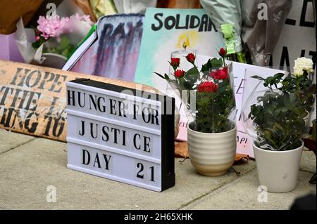 London, Großbritannien. November 2021. Richard Ratcliffe hielt sein Versprechen an seine Frau Nazanin Zaghari-Ratcliffe und beendete seinen Hungerstreik nach 21 Tagen. Er versuchte, Druck auf das Auswärtige Amt auszuüben, um mehr für die Freilassung seiner Frau zu tun, die seit fünfeinhalb Jahren im Iran inhaftiert ist. Das Auswärtige Amt, Whitehall. Kredit: michael melia/Alamy Live Nachrichten Stockfoto