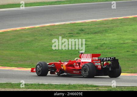 Rennstrecke Mugello, 21. November 2008: Valentino Rossi testet den Ferrari F1 2008 Ex-Weltmeister Kimi Räikkönen auf dem Kurs Mugello in Italien. Stockfoto