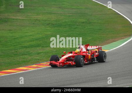 Rennstrecke Mugello, 21. November 2008: Valentino Rossi testet den Ferrari F1 2008 Ex-Weltmeister Kimi Räikkönen auf dem Kurs Mugello in Italien. Stockfoto