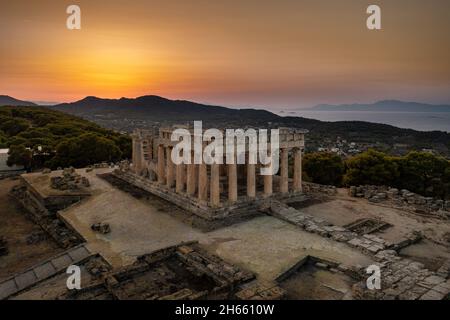 Der Tempel von Aphaia oder Afea befindet sich in einem Sanktuarium, das der Göttin Aphaia auf der griechischen Insel Aigina gewidmet ist, die im Sa liegt Stockfoto