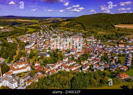 Bad Salzschlirf aus der Luft | Luftbilder von Bad Salzschlirf im Landkreis Fulda | Deutsches Dorf Bad Salzschlirf von oben Stockfoto