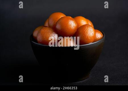 Traditionelles indisches Special Sweet Food Gulab Jamun, indisches Dessert oder Sweet Dish, beliebtes Fest- oder Hochzeitsessen. Stockfoto