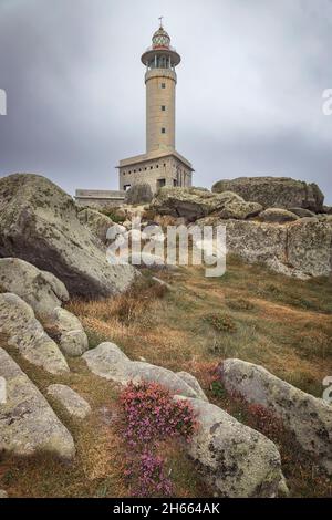 Punta Nariga Leuchtturm an der Todesküste, Galicien, Spanien Stockfoto