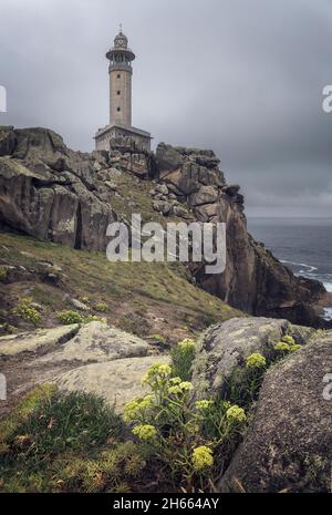 Punta Nariga Leuchtturm an der Todesküste, Galicien, Spanien Stockfoto