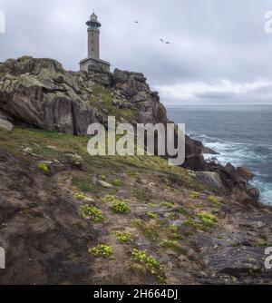 Punta Nariga Leuchtturm an der Todesküste, Galicien, Spanien Stockfoto