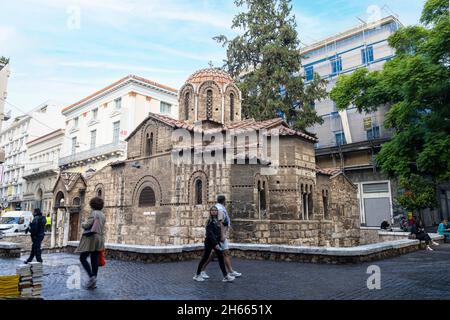 Athen, Griechenland. November 2021. Außenansicht der Kapnikarea Kirche im Stadtzentrum Stockfoto