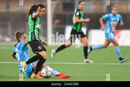 Neapel, Italien. November 2021. Francesco Zavarese (6) Napoli Femminile während der italienischen Fußball-Liga Ein Frauen-2021/2022-Spiel zwischen Napoli Femminile und US Sassuolo Calcio Femminile im Stadion Giuseppe Piccolo Credit: Independent Photo Agency/Alamy Live News Stockfoto