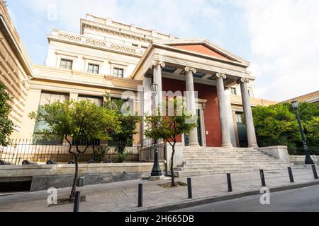 Athen, Griechenland. November 2021 .Außenansicht des alten griechischen parlamentshauses im Stadtzentrum Stockfoto