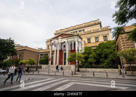 Athen, Griechenland. November 2021 .Außenansicht des alten griechischen parlamentshauses im Stadtzentrum Stockfoto
