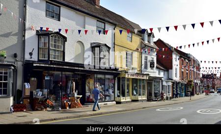 High Street Marktstadt Alcester in Warwickshire, England mit Architektur aus Tudor-, Georgian- und viktorianischen Epochen Stockfoto