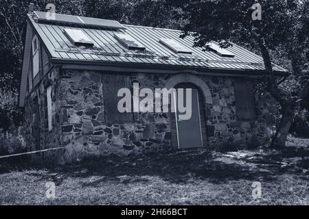 Verlassene Insel Teehaus in ein Inselzentrum, das zu einem Schwerpunkt für Outdoor-Bildung und Community-Aktivitäten auf der Insel werden wird. Stockfoto