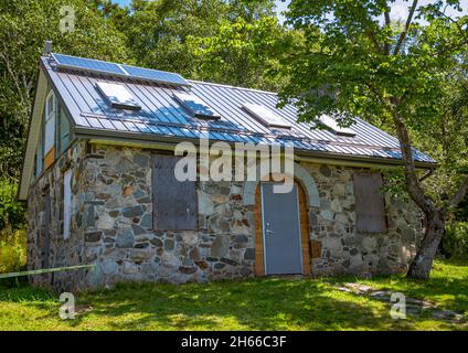 Verlassene Insel Teehaus in ein Inselzentrum, das zu einem Schwerpunkt für Outdoor-Bildung und Community-Aktivitäten auf der Insel werden wird. Stockfoto