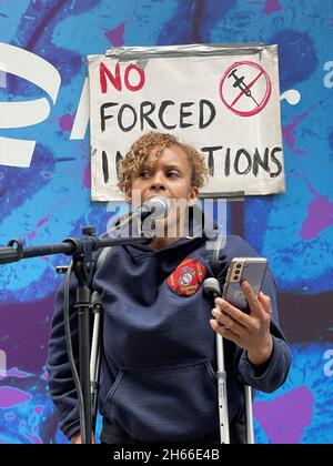 New York, NY, USA. November 2021. Die entbehrliche Frontline Heroes-Rallye findet am 13. November 2021 vom Pfizer-Hauptquartier zu den Hudson Yards in New York City statt. Kredit: Rainmaker Fotos/Media Punch/Alamy Live Nachrichten Stockfoto