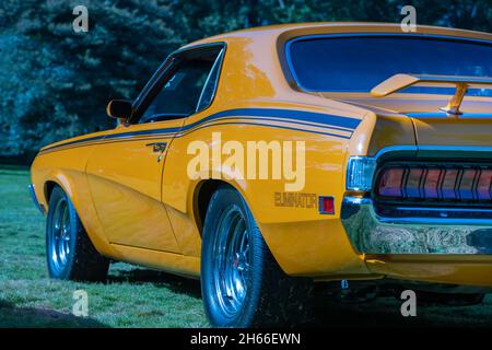 GROSSE POINTE SHORES, MI/USA - 19. SEPTEMBER 2021: Ein Mercury Cougar Eliminator 1970, EyesOn Design Car Show, in der Nähe von Detroit, Michigan. Stockfoto