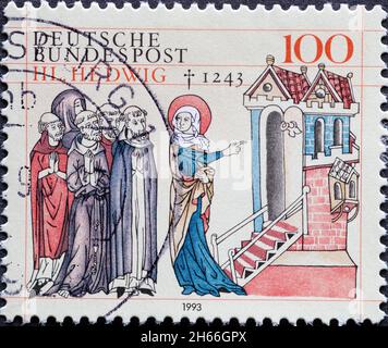 DEUTSCHLAND - UM 1993 : eine Briefmarke aus Deutschland, die eine historische Zeichnung der heiligen Hedwig von Andechs (polnisch: Jadwiga Slaska) zeigt, war die Herzogin Stockfoto