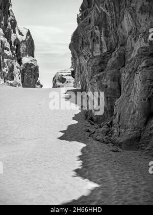Schwarz und weiß, Schlucht, abu khashaba, heiß, schön, Umwelt, beduinen, Klippe, trocken, Straße, Düne, Landschaft, Geologie, Formation, Wildnis, Wandern, Stockfoto