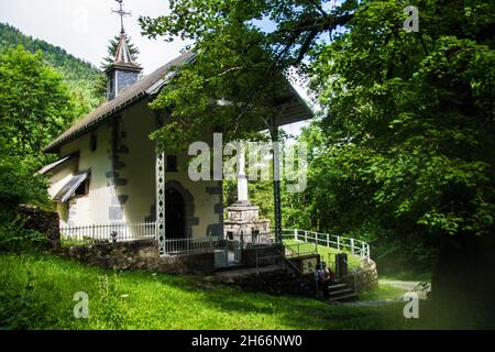 Kapelle Notre Dame de Bellevaux in Savoie in Frankreich, regionaler Naturpark von Bauges. Stockfoto