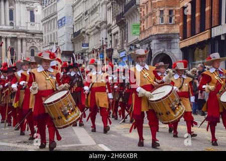 London, Großbritannien. November 2021. Die Lord Mayor's Show in der City of London, eine öffentliche Parade anlässlich der Einweihung des neuen Lord Mayor der City of London, dem Finanzdistrikt der Hauptstadt. Der 693. Oberbürgermeister ist Alderman Vincent Keaveny. Kredit: Vuk Valcic / Alamy Live Nachrichten Stockfoto