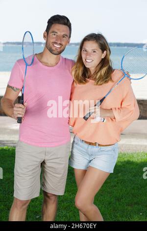 Ein Paar nach dem Badminton spielen Stockfoto