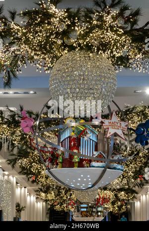 Macys Kaufhaus, Weihnachtsschmuck, Erdgeschoss, Herald Square, NYC Stockfoto