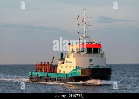 Acta Marine Offshore Service Supply Vessel Küsten Freiheit auf der Elbe Stockfoto