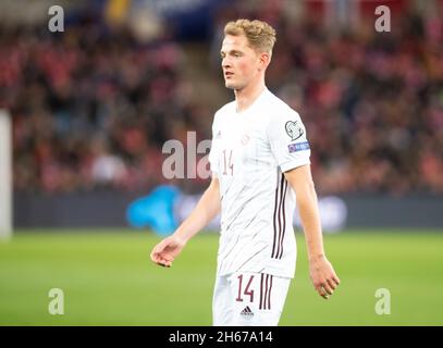 Oslo, Norwegen. November 2021. Andrejs Ciganiks (14) aus Lettland wurde während der UEFA-WM-Qualifikation zwischen Norwegen und Lettland im Ullevaal Stadion in Oslo gesehen. (Foto: Gonzales Photo/Alamy Live News Stockfoto