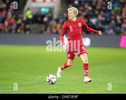 Oslo, Norwegen. November 2021. Birger Meling (5) aus Norwegen während der UEFA-WM-Qualifikation zwischen Norwegen und Lettland im Ullevaal Stadion in Oslo. (Foto: Gonzales Photo/Alamy Live News Stockfoto