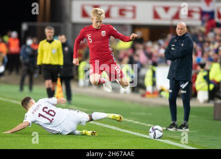 Oslo, Norwegen. November 2021. Birger Meling (5) aus Norwegen während der UEFA-WM-Qualifikation zwischen Norwegen und Lettland im Ullevaal Stadion in Oslo. (Foto: Gonzales Photo/Alamy Live News Stockfoto